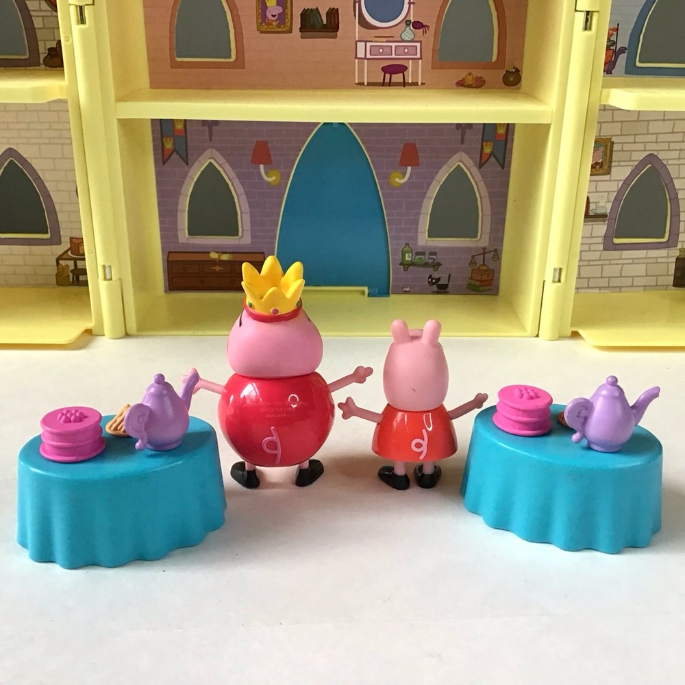Peppa Pig Princess Castle Folding Dollhouse Playset Figures Tables Vintage 2003 - Picture 12 of 14